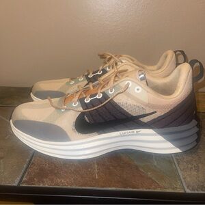 Nike Lunar Roam Sneakers in Beige and Black